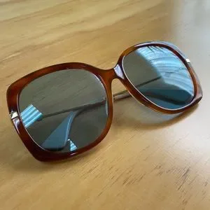 Gucci | Accessories | Gucci Oversized Square Tortoise Shell  display picture 2